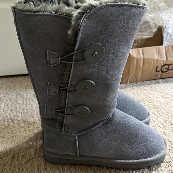 Grey Bailey button triplet UGG BOOTS - Picture 8 of 9